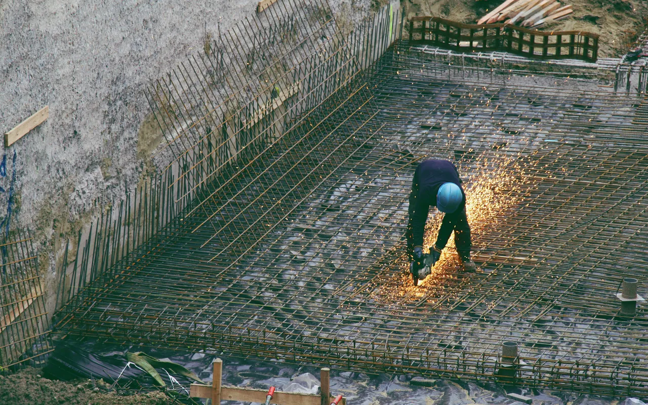 Vous voulez une piscine en kit en 2026 : voici ce que vous allez vraiment dépenser — Autoconstruction ou professionnel : où se situe vraiment l'économie