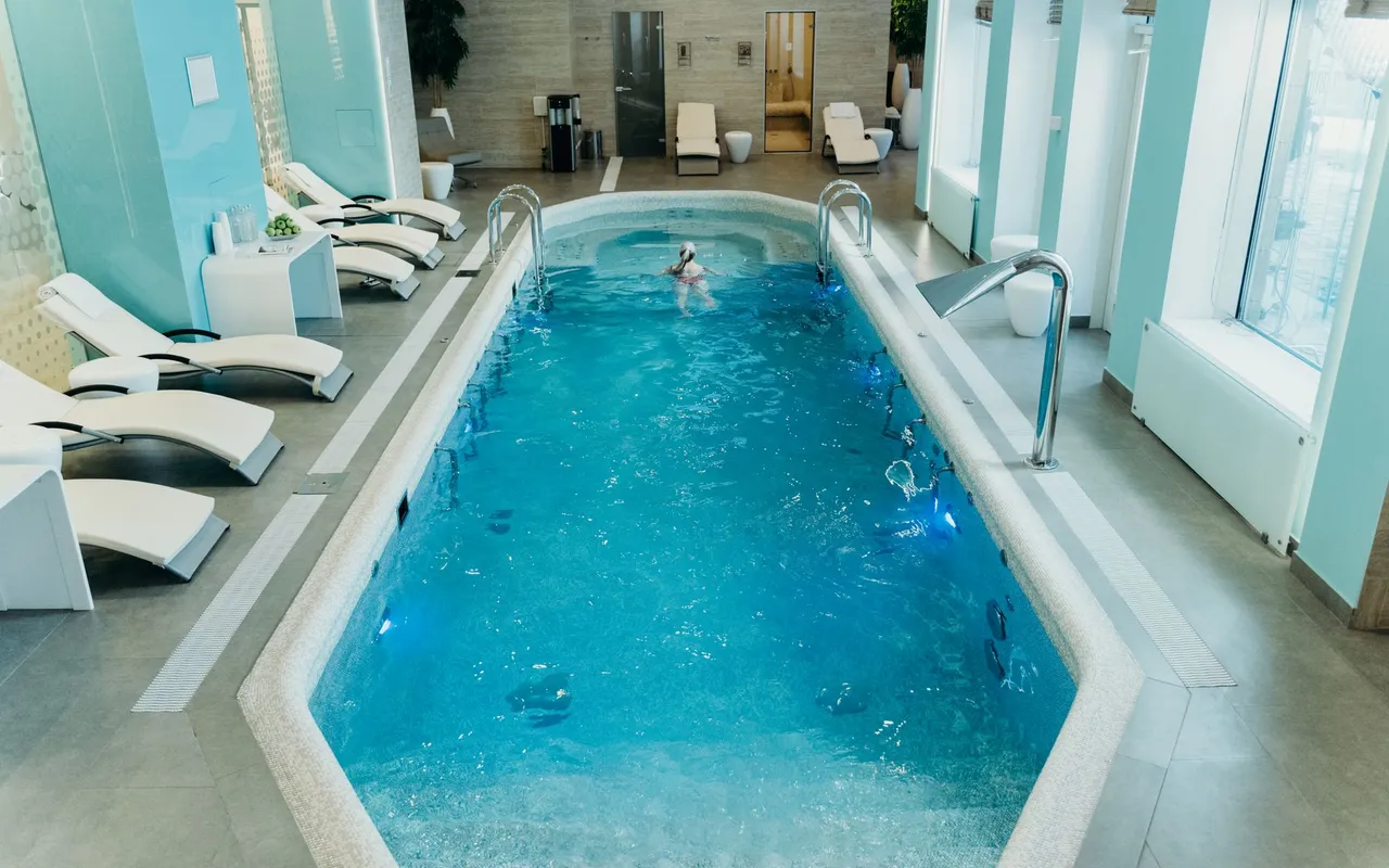 Retrouver une eau claire quand la filtration piscine ne suffit plus face à l'eau verte