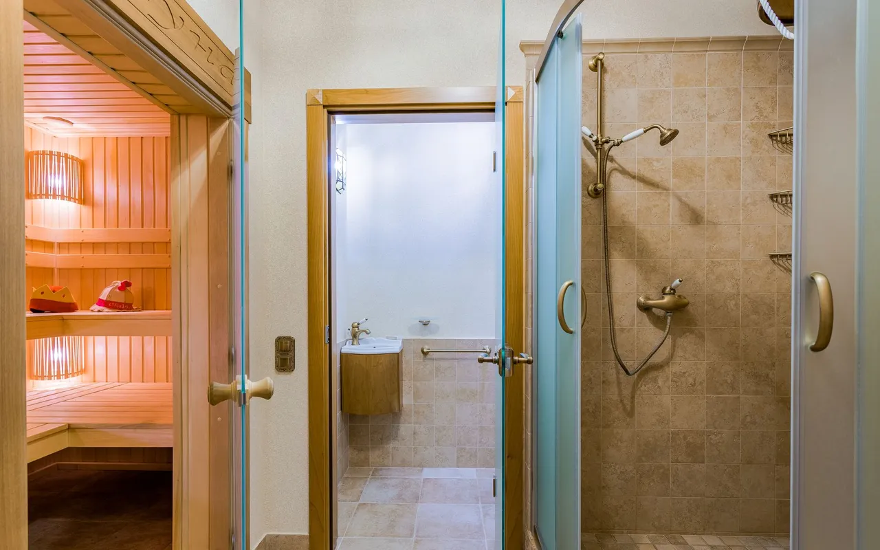 Un hammam privé, ça s'entretient vraiment, et l'humidité en est la raison principale
