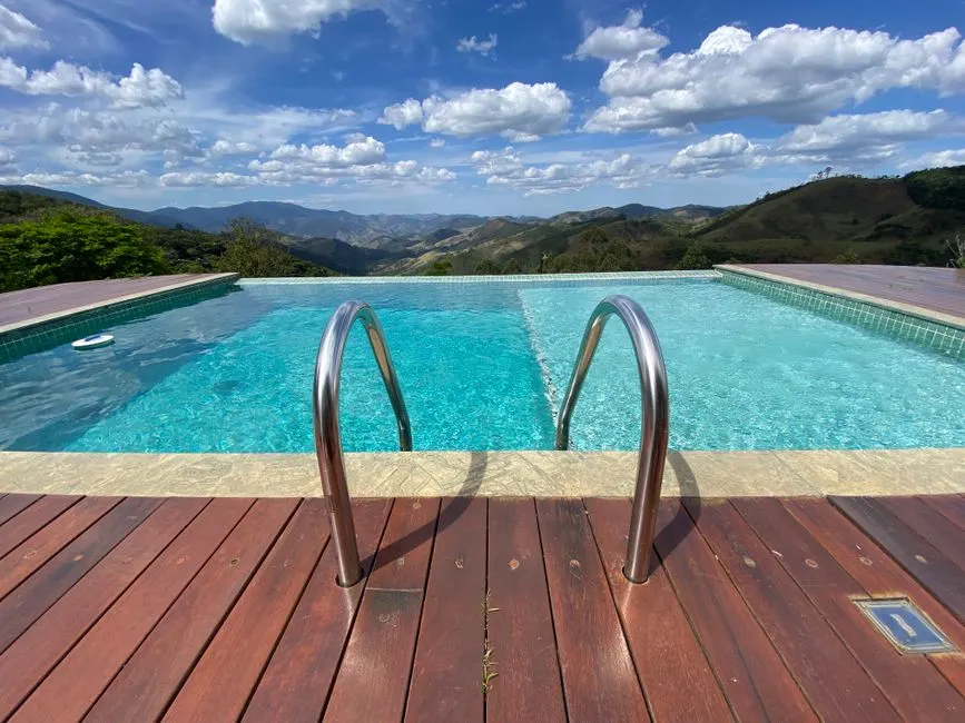 Piscine enterrée ou hors sol : le guide pour faire le bon choix