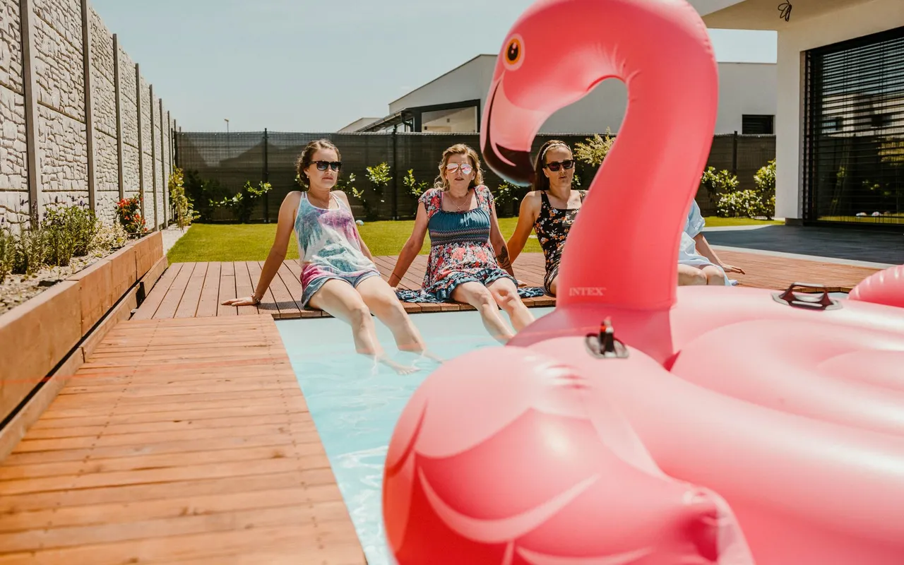 La piscine semi-enterrée n'est pas le compromis parfait qu'on vous vend