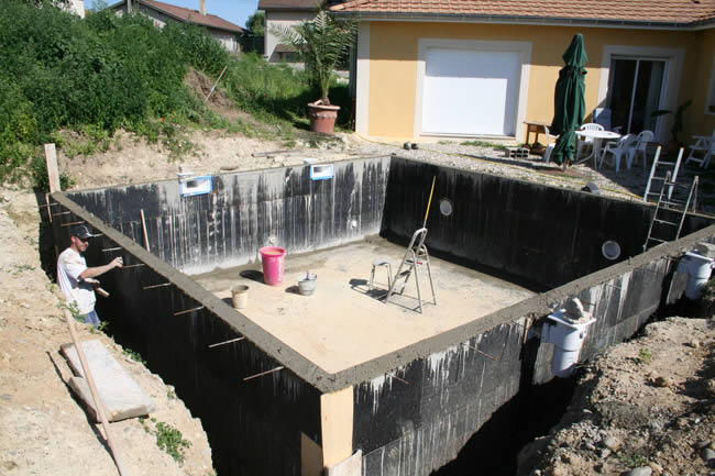 La piscine en kit SolidPOOL est coulée, 1h30 ont suffit